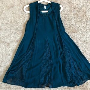 XHILIRATION SLEEVELESS DARK CYAN LACE DRESS